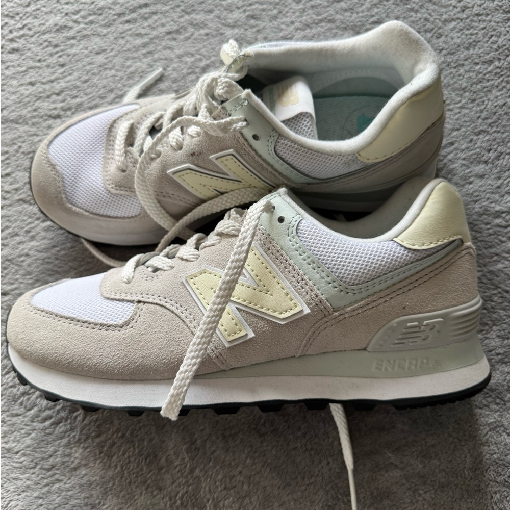 Women’s New Balance 574